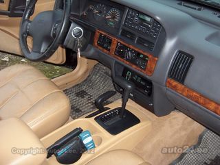 Jeep Grand Cherokee Limited 5.2 V8 156kW