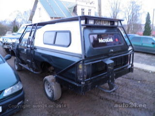Nissan King Cab off road